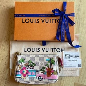 Louis Vuitton Mini Pochette Accessoires. Damier Azur. Christmas 2021. BNIB